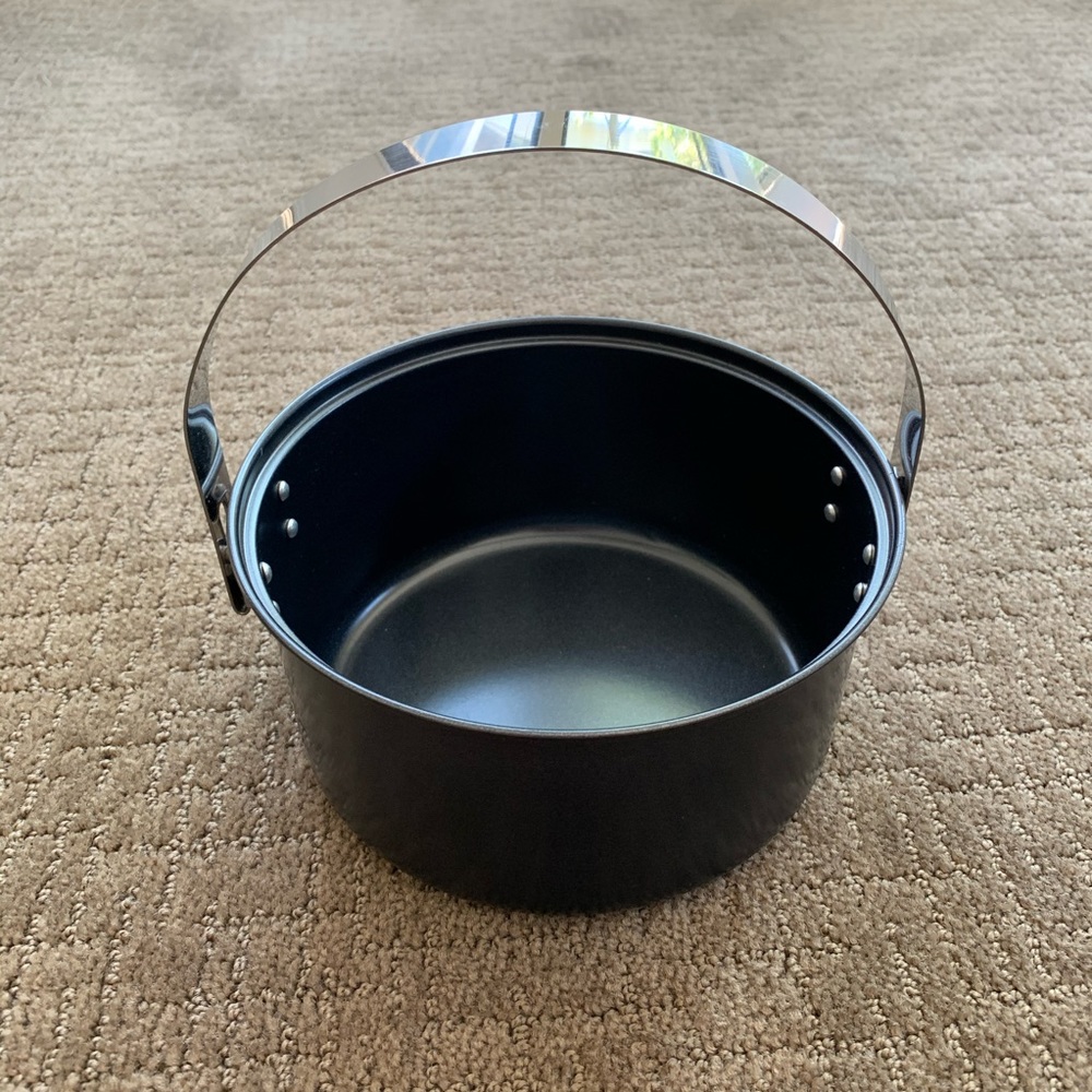 NWOT Aluminum Pot w/ Folding Handle for Camping or Grill